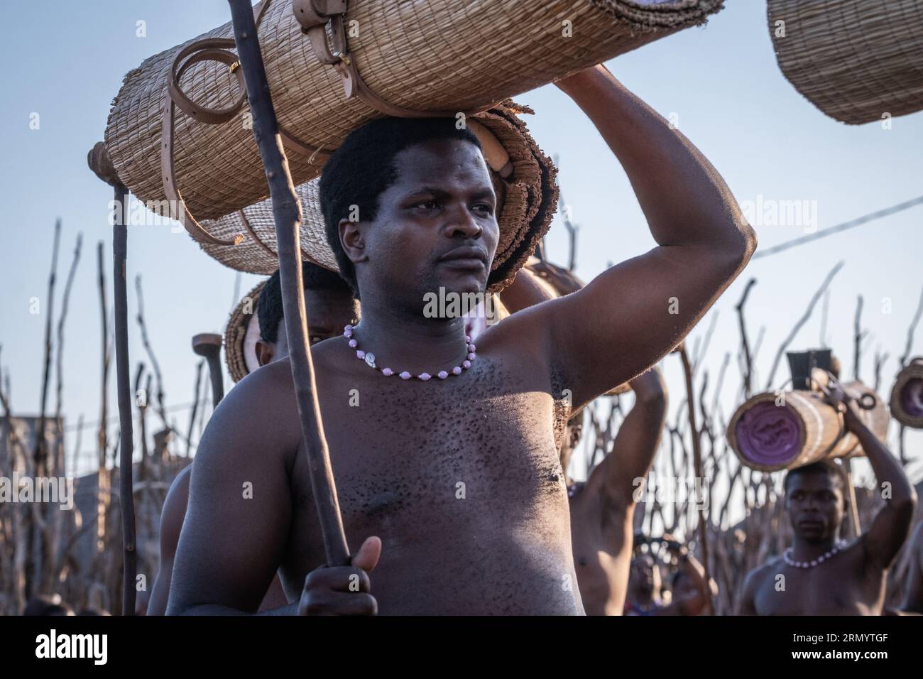 LUDZIDZINI, ESWATINI (SWASILAND) - 2023 der jährliche Umhlanga - Reed Dance. König Mswati III - Tag 1 der Feierlichkeiten. Stockfoto