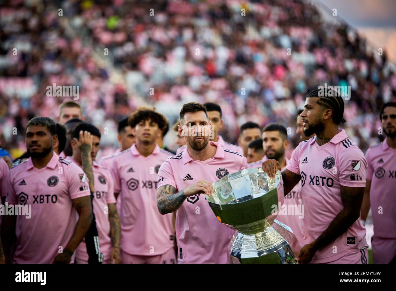 10-Lionel Messi von Inter Miami, Inter Miami CF Team, Trophy 2023 Inter Miami CF Fort Lauderdale, FL, USA. 30. August 2023. Quelle: Jaroslav Sabitov/YES Market Media/Alamy Live News Stockfoto