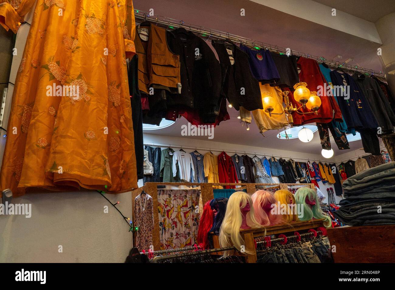 Inneneinrichtung des Sputnik Vintage Store in Reykjavik, Island. Second