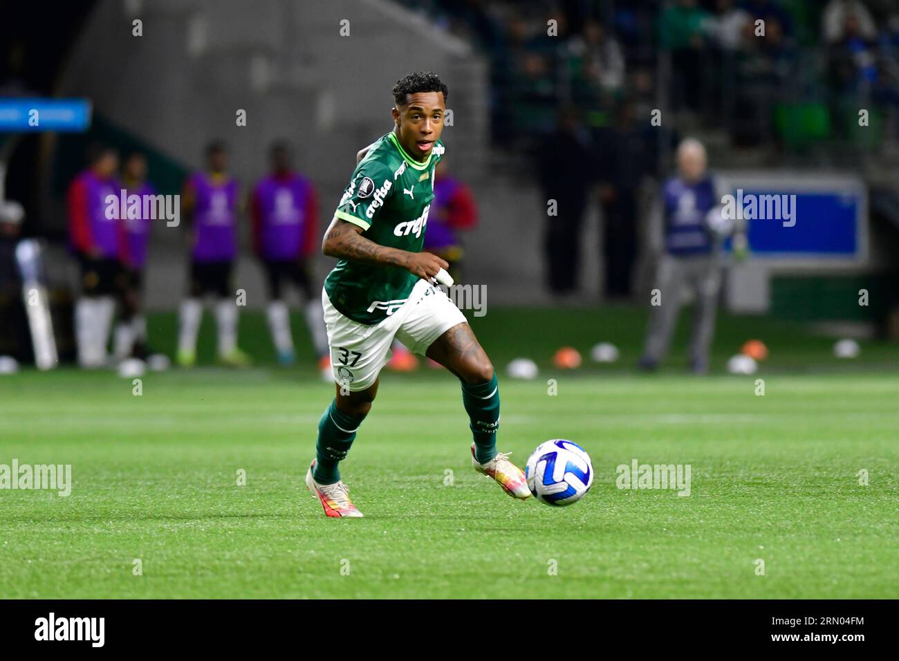 São Paulo (SP), 30. August 2023 - Futebol/PALMEIRAS-DEPORTIVO PEREIRA (COL) - Kevin aus Palmeiras - Spiel zwischen Palmeiras x Deportivo Pereira (COL), gültig für das Rückspiel, des Viertelfinals der Copa Libertadores de América, das in der Allianz Arena, Westzone von São Paulo, ausgetragen wird, in der Nacht dieses Mittwochs, 30. (Foto: Eduardo Carmim/Alamy Live News) Stockfoto