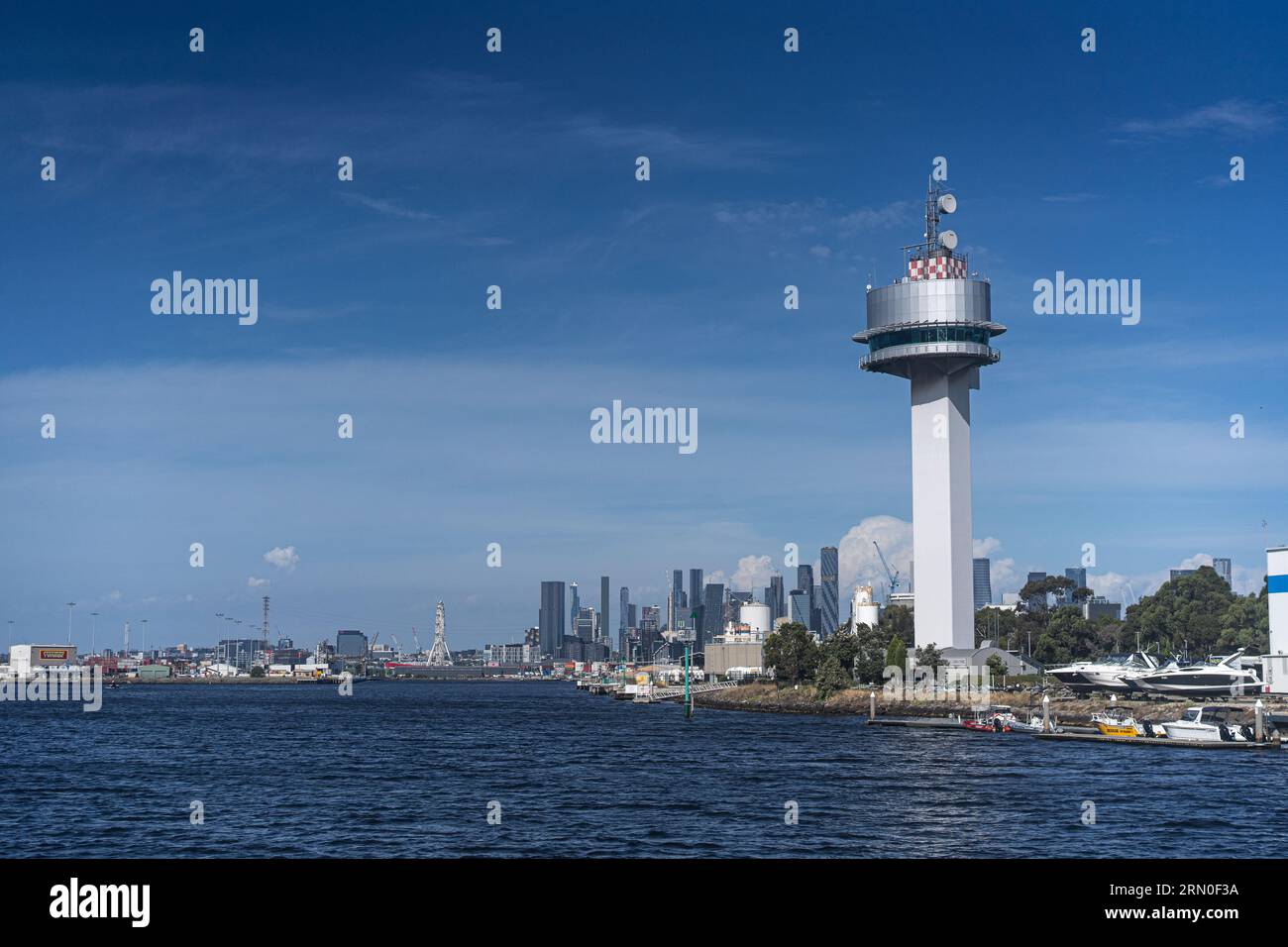 Bilder aus dem Hafen von Melbourne an einem schönen sonnigen Tag, insbesondere der Hafen kontrolliert Türme. Stockfoto