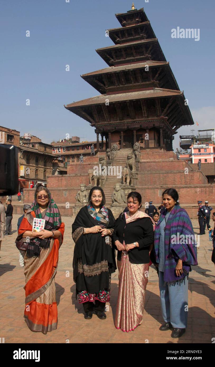 (141127) -- KATHMANDU, 27. November 2014 -- erste Damen der SAARC-Länder (südasiatische Vereinigung für regionale Zusammenarbeit) besuchen den Nyata Pola-Tempel in Bhaktapur, Nepal, am 27. November 2014. ) (dzl) NEPAL-KATHMANDU-SAARC SUMMIT-FIRST LADIES SunilxSharma PUBLICATIONxNOTxINxCHN Kathmandu Nov 27 2014 First Ladies of the South Asian Association for Regional Cooperation SAARC Countries visit Pola Temple in Bhaktapur Nepal AM 27 2014. November dzl Nepal Kathmandu SAARC Summit First Ladies PUBLICATIONxNOTxINxCHN Stockfoto