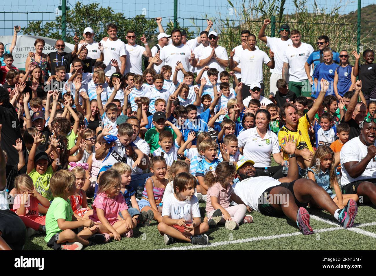 Lumio, Frankreich. 30. August 2023. Südafrika Spieler während des Trainings des Teams in Lumio, Korsika, auf der französischen Mittelmeerinsel Korsika am 30. August 2023, vor der Rugby-Weltmeisterschaft 2023 in Frankreich. Die südafrikanischen Rugbyweltmeister bereiten sich auf Korsika weiter vor, die Korsika als Gastland für diese Vorbereitung auf die Weltmeisterschaft. Die korsische Rugby League hatte für Fans dieser Sportart ein Treffen in Lumio organisiert, um am Springboks-Training teilzunehmen. Foto von Shootpix/ABACAPRESS.COM Credit: Abaca Press/Alamy Live News Stockfoto