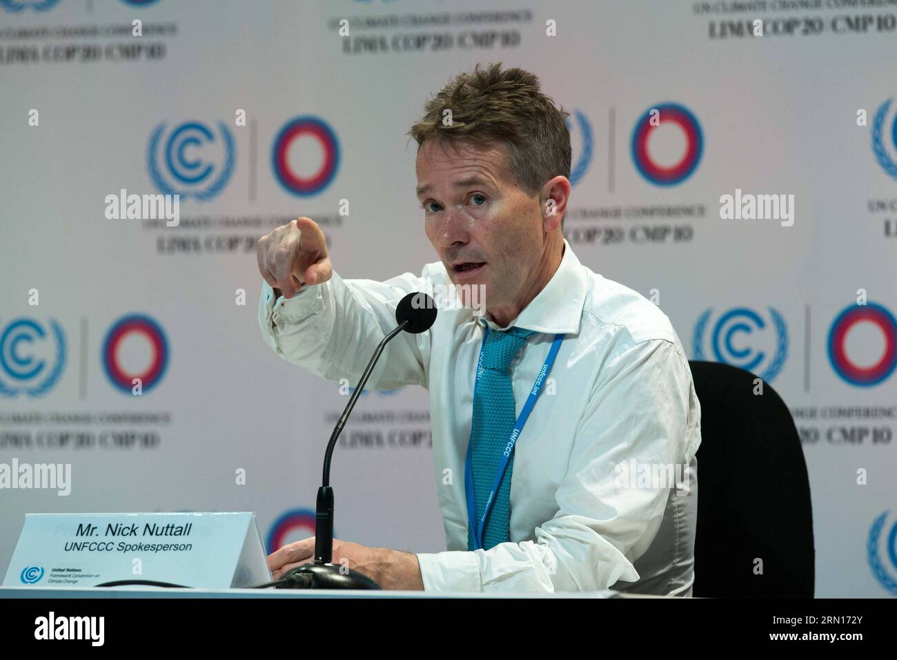 LIMA, 1. Dezember 2014 -- Nick Nuttall, Sprecher des Rahmenübereinkommens der Vereinten Nationen über Klimaänderungen (UNFCCC), leitet am 1. Dezember 2014 eine Pressekonferenz in Lima, der Hauptstadt Perus. ) (azp) PERU-LIMA-COP 20-CLIMATE CHANGE-UNFCCC-PRESS-KONFERENZ XuxZijian PUBLICATIONxNOTxINxCHN Lima DEC 1 2014 Nick Nuttall Sprecher des RAHMENÜBEREINKOMMENS der Vereinten Nationen ÜBER KLIMAÄNDERUNGEN UNFCCC Vorsitzender einer Pressekonferenz in Lima Hauptstadt Perus DEC 1 2014 EGP Peru Lima Cop 20 KLIMAKONFERENZ Stockfoto