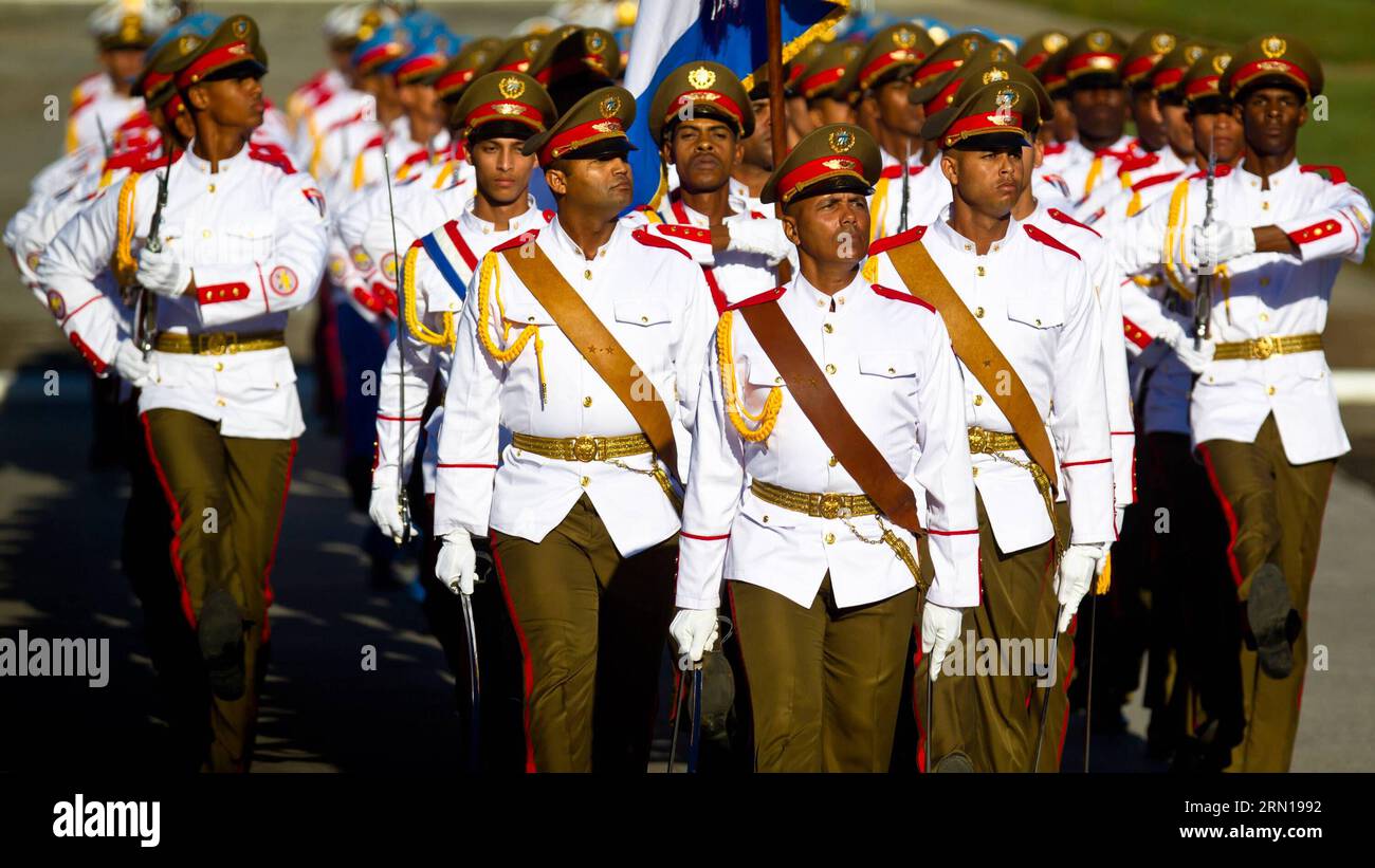 Kubanische Militärs nehmen an einer Zeremonie zum 118. Jahrestag des Kampfes von General Antonio Maceo und seinem Assistenten Panchito Gomez Toro in Havanna, der Hauptstadt Kubas, am 7. Dezember 2014 Teil. Der kubanische Präsident Raul Castro und der jamaikanische Premierminister Portia Simpson-Mille nahmen an der Zeremonie Teil. KUBA-HAVANA-RAUL-JAMAICA-MILLER-MILITARY-CEREMONY Liubin PUBLICATIONxNOTxINxCHN kubanisches Militär nimmt an einer Zeremonie zum 118. Jahrestag des Kampfes von General Antonio Maceo und seinem Assistenten Gomez Toro in der kubanischen Hauptstadt Havanna Teil DEC 7 2014 kubanischer Präsident Raul Castro und V Stockfoto