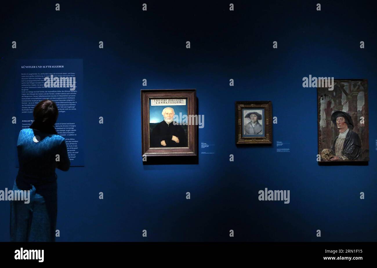 KULTUR Fantastische Welten im Städelmuseum in Frankfurt am Main (141226) -- FRANKFURT, 25. Dezember 2014 -- Eine Frau besucht die Ausstellung Realms of Imagination: Albrecht Altdorfer und die Expressivität der Kunst um 1500 im Staedel Museum in Frankfurt am 25. Dezember 2014.) DEUTSCHLAND-FRANKFURT-KUNSTAUSSTELLUNG LuoxHuanhuan PUBLICATIONxNOTxINxCHN Kultur fantastische Welten im Städelmuseum in Frankfurt AM Main Frankfurt DEC 25 2014 eine Frau besucht die Ausstellungsbereiche der Imagination Albrecht Altdorfer und die Kunst um 1500 IM Staedel Museum in Frankfurt AM 25 2014 DEC Deutschland Stockfoto