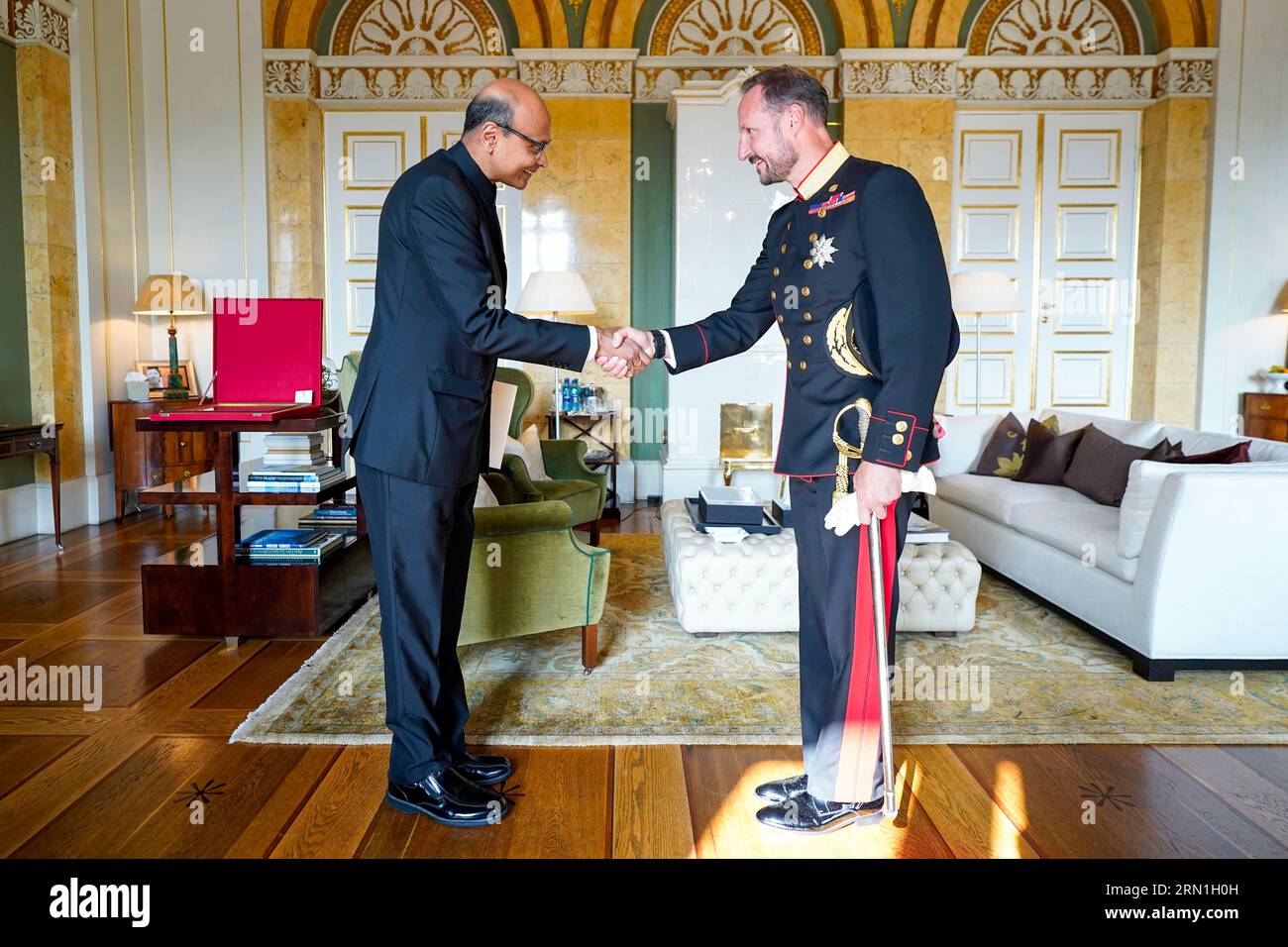 Oslo 20230831.Kronprinz Regent Haakon empfängt Indiens neuen Botschafter Acquino Vimal am Donnerstag in einem feierlichen Publikum im Palast. Foto: Håkon Mosvold Larsen / NTB Stockfoto