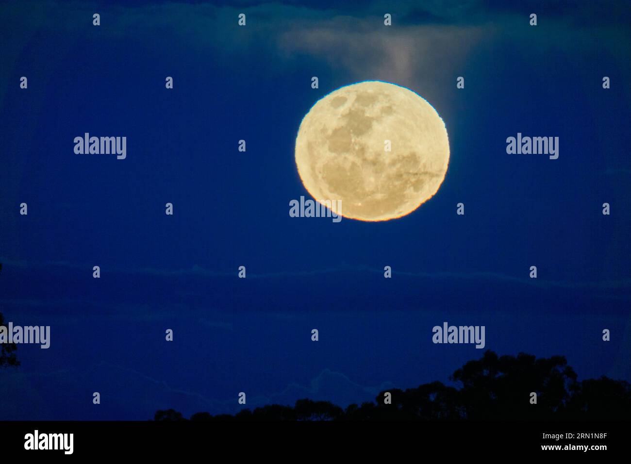 99-7-zunehmender-gibbous-fotos-und-bildmaterial-in-hoher-aufl-sung