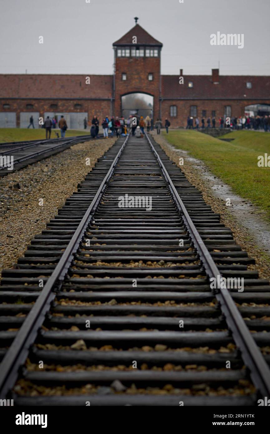 (150127) -- BRÜSSEL, 27. Januar 2015 -- Foto vom 9. November 2012 zeigt die Gedenkstätte des ehemaligen Konzentrationslagers Auschwitz in Oswiecim, Polen. Die Feierlichkeiten zum 70. Jahrestag der Befreiung des Konzentrationslagers Auschwitz begannen am Dienstagmorgen in der polnischen Südstadt Oswiecim. Das Konzentrationslager wurde 1940 von den Deutschen hauptsächlich mit dem Ziel gegründet, polnische Gefangene zu inhaftieren. Seit 1942 wurde es zu einem der größten Orte jüdischer Vernichtung in Europa, wo mehr als 1,1 Millionen Menschen getötet wurden, darunter auch Polen, Rumänen, sowjetische Gefangene und andere. Th Stockfoto