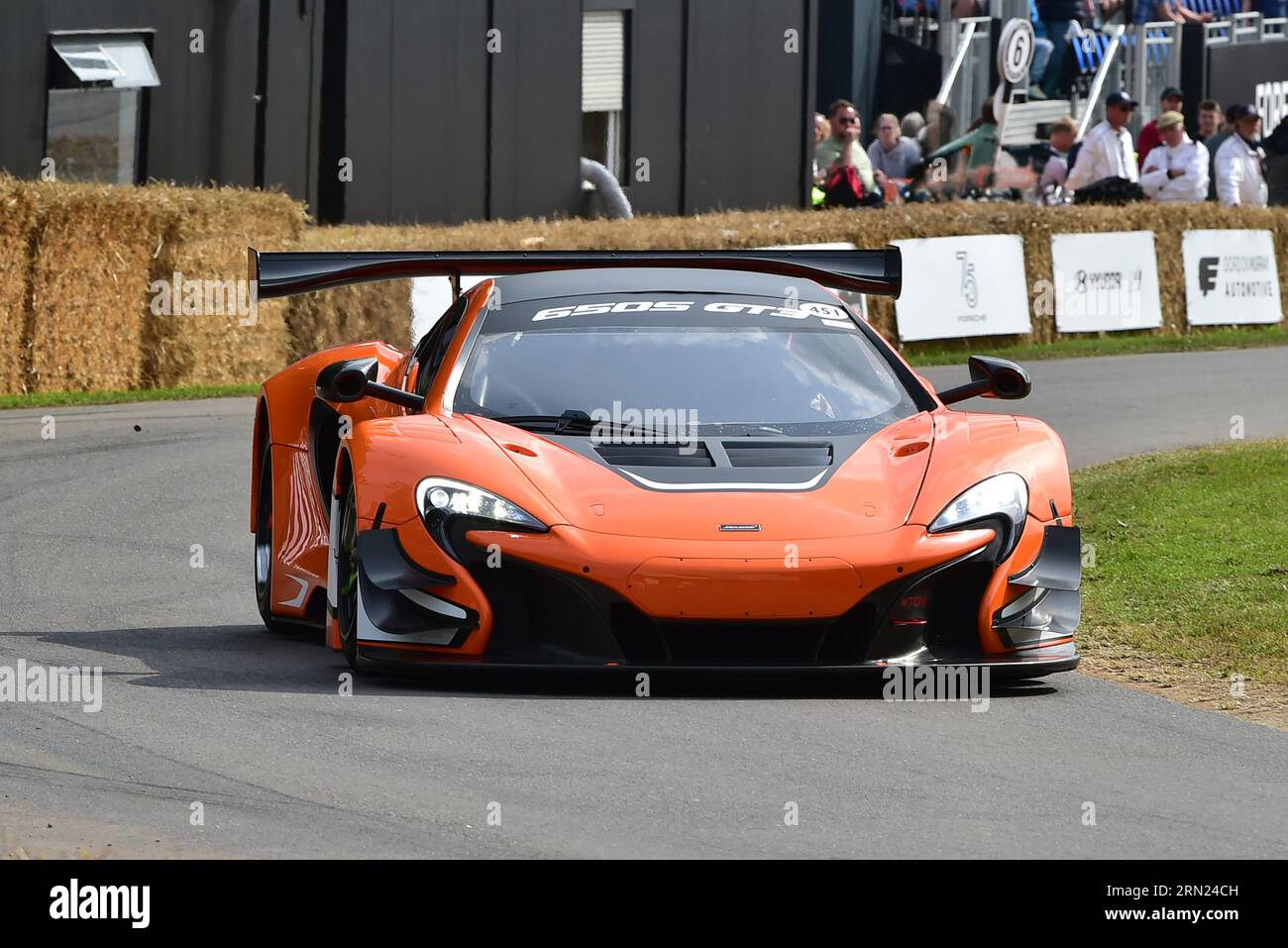 McLaren 650S GT3, 60 Jahre McLaren Racing, eine Auswahl der Rennwagen aus dem McLaren Stall, die eine breite Palette von Kategorien aus der F1-Runde abdecken Stockfoto