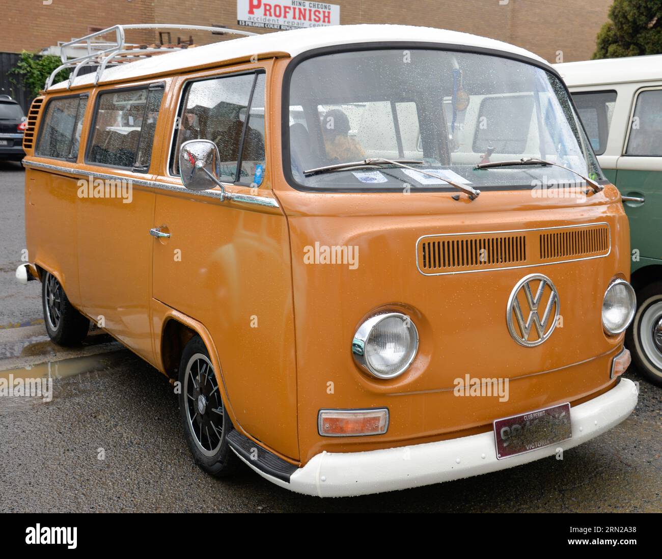 Volkswagen VW Kombi Transporter Mini Van Orange White Vintage Retro Show Shine Day Out, Melbourne Victoria Stockfoto