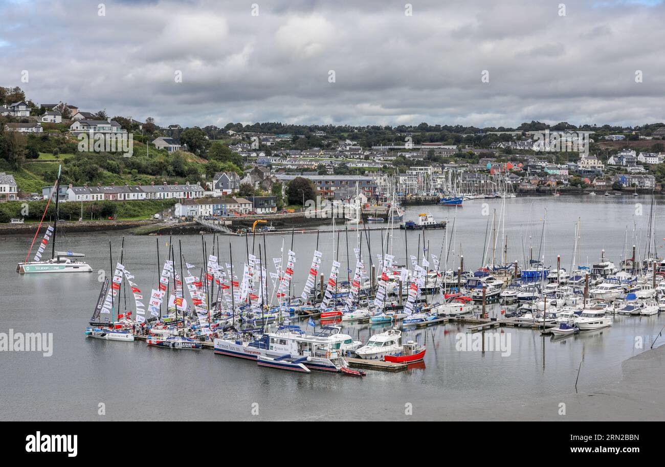 Kinsale, Cork, Irland. August 2022 31. Einige der 32 Rennyachten, die am Solitaire du Figaro-Rennen teilnehmen, haben sich im Yachthafen in Kinsale, Co. Festgefahren Cork, nachdem er die erste Etappe des Rennens von Caen in der Normandie beendet hatte. Quelle: David Creedon / Alamy Live News Stockfoto