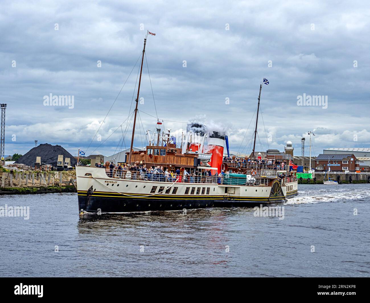 RMS Waverley verlässt Port Ayr auf einer Bootstour um Alisa Craig im Juli 2023 Stockfoto