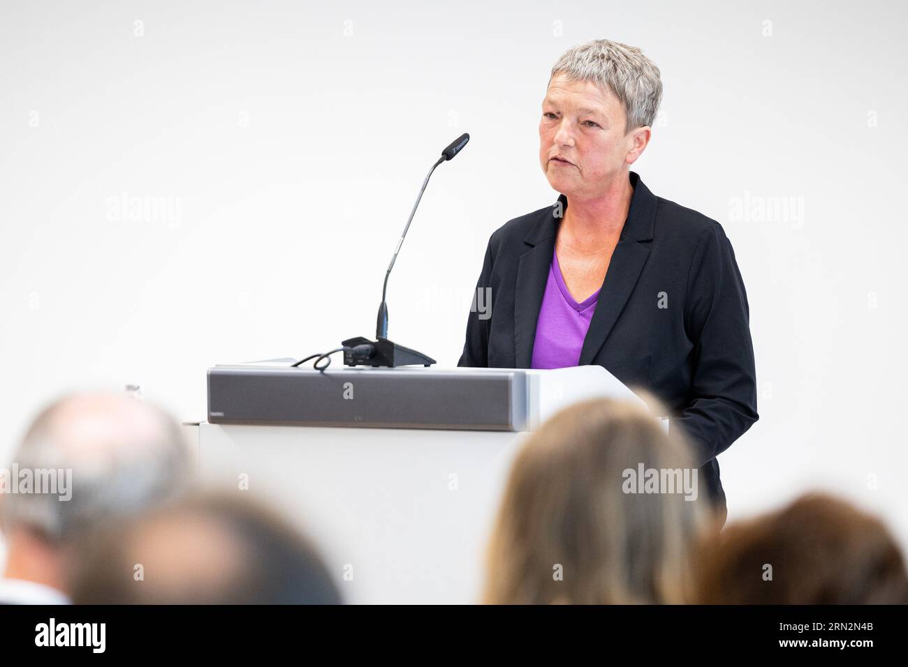 Hildesheim, Deutschland. August 2023 31. Hanna Naber (SPD), Präsidentin des Niedersächsischen Landtags, spricht bei der Festveranstaltung „75 Jahre Niedersächsisches Rechnungsprüfungsamt“ im Gebäude des Landesprüfungsamtes. Quelle: Michael Matthey/dpa/Alamy Live News Stockfoto