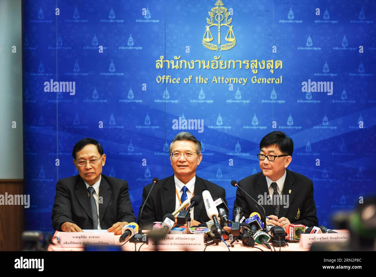 (150319) -- BANGKOK, 19. März 2015 -- das Büro des Generalstaatsanwalts von Thailand hält eine Pressekonferenz über die Entscheidung des Obersten Gerichtshofs ab, eine Strafanzeige gegen den ehemaligen Premierminister Yingluck Shinawatra in Bangkok, Thailand, am 19. März 2015 anzunehmen. Die Strafabteilung des Obersten Gerichtshofs von Thailand für Inhaber des Politischen Amtes beschloss am Donnerstag, ein Strafverfahren gegen den ehemaligen Premierminister Yingluck Shinawatra wegen angeblicher Misshandlungen in einem umstrittenen Reisverpfändungssystem anzunehmen. THAILAND-BANGKOK-OBERSTER GERICHTSHOF-YINGLUCK-STRAFANZEIGE LixMangmang PUBLICATIONxNOTxINxCHN Bangkok Stockfoto