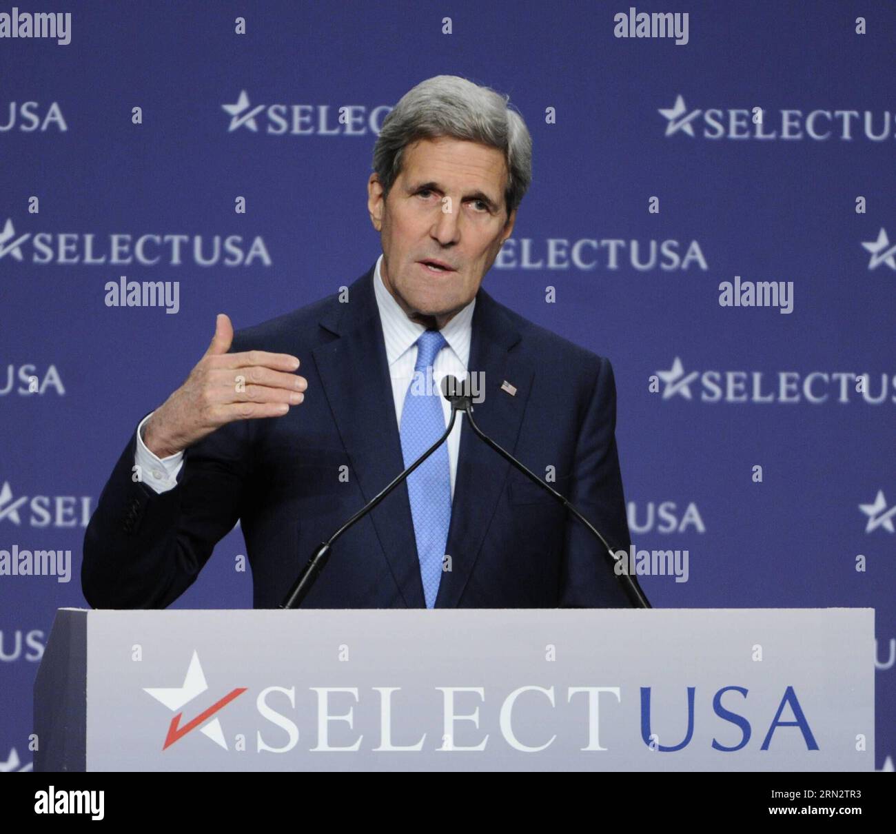 (150325) -- WASHINGTON D.C., US-Außenminister John Kerry spricht auf dem SelectUSA Investment Summit 2015 in Washington Metropolitan Area, USA, am 24. März 2015. Kerry forderte am Dienstag den Kongress auf, der Regierung Barack Obama die Trade Promotion Authority (TPA) zu gewähren, um die laufenden Freihandelsgespräche effizienter abzuschließen. ) US-WASHINGTON D.C.-SELECTUSA-INVESTITIONSGIPFEL BaoxDandan PUBLICATIONxNOTxINxCHN Washington D C US-Außenminister John Kerry spricht AUF dem Investitionsgipfel 2015 in der Metropolregion Washington am 24. März 2015 Ke Stockfoto