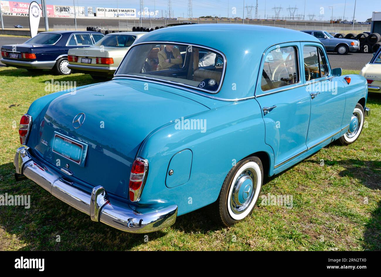 Classic Vintage Mercedes 1950s Blue On Show Sunny Day Racetrack Melbourne Australien Stockfoto