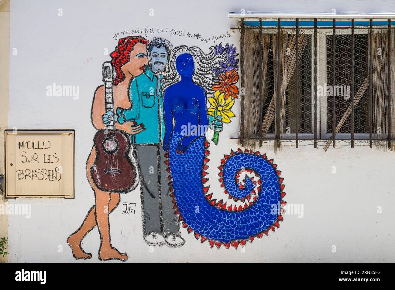 Frankreich, Herault, Sete, Fototapete in der Rue de Tunis Illustration des Liedes von Georges Brassens je me suis fait tout petit (ich habe mich sehr klein gemacht) Stockfoto