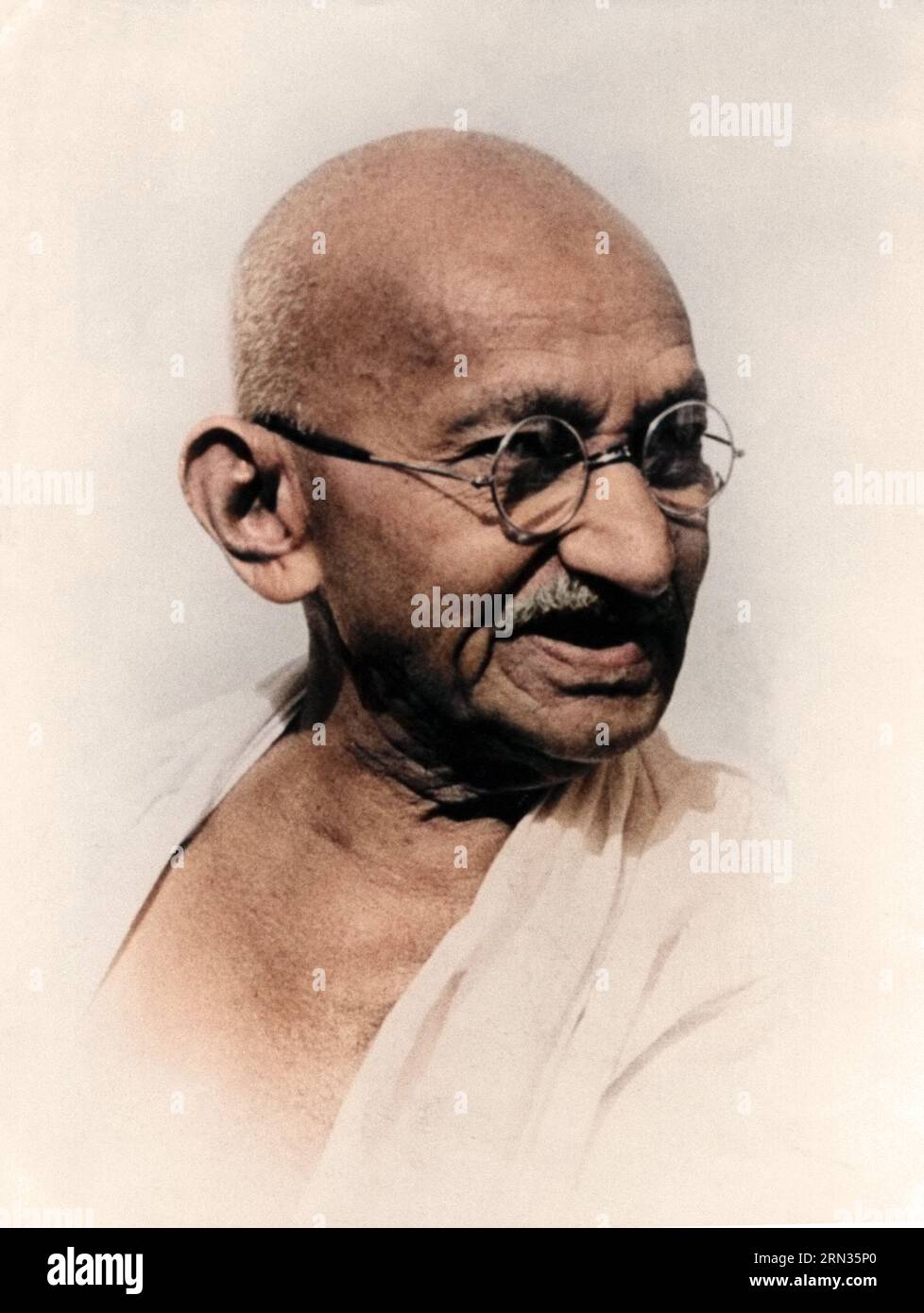 Mohandas K. Gandhi, Porträt, in seiner Residenz in Delhi zum 77. Geburtstag. 2. Oktober 1946 Stockfoto