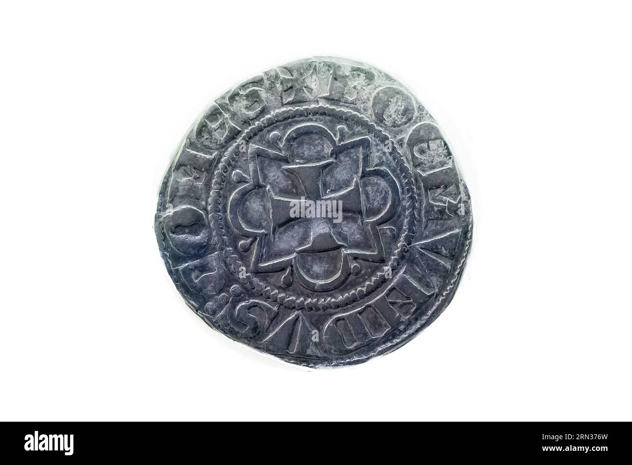 Frankreich, Aveyron, La Cavalerie, Empfang des Wallfahrtsmuseums, Silbermünze, die von den Rittern des Tempelordens verwendet und von der Grafschaft Tripoli (lateinische Staaten des Ostens) ausgegeben wurde, denier Demi-Gros Bohemond VI, das ein Kreuz darstellt, das von Bögen und Winkeln umgeben IST, die mit der Registrierung BOEMVUNDVS abwechseln Stockfoto