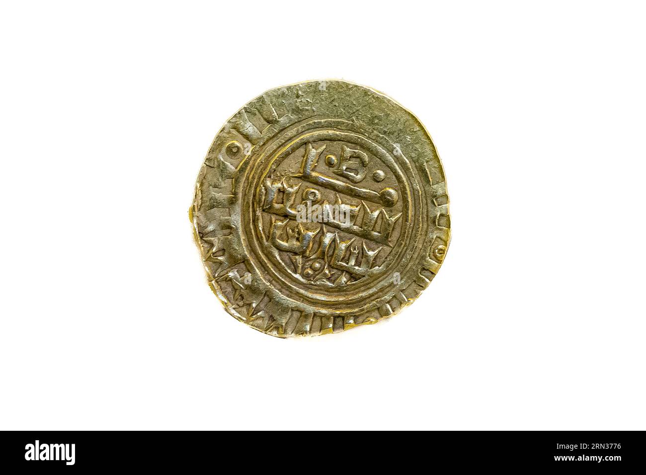 Frankreich, Aveyron, Causses und die Cevennen, Kulturlandschaft der mediterranen Agropastoralismus, von der UNESCO als Weltkulturerbe aufgeführt, La Cavalerie, Empfang des Wallfahrtsmuseums, Goldmünze, die von den Rittern des Tempelordens verwendet und von der Grafschaft Tripoli (lateinische Staaten des Ostens) ausgegeben wurde, Golddinar, geprägt in Tripoli nach dem Vorbild des Kalifen Al Mustansir (von 1187 bis 1260) Stockfoto