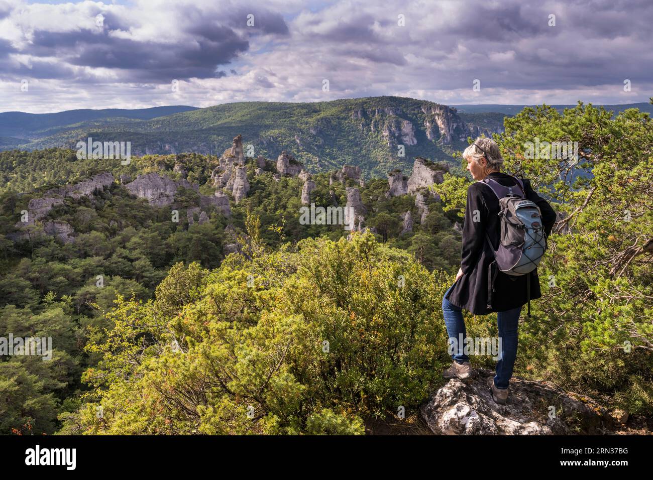 Frankreich, Aveyron, Causses und die Cevennen, Kulturlandschaft der mediterranen Agro-Pastoralismus, UNESCO-Weltkulturerbe, Causse Noir, La Roque Sainte Marguerite, Chaos von Montpellier-le-Vieux, Cité de Pierres (Stadt der Steine) Stockfoto