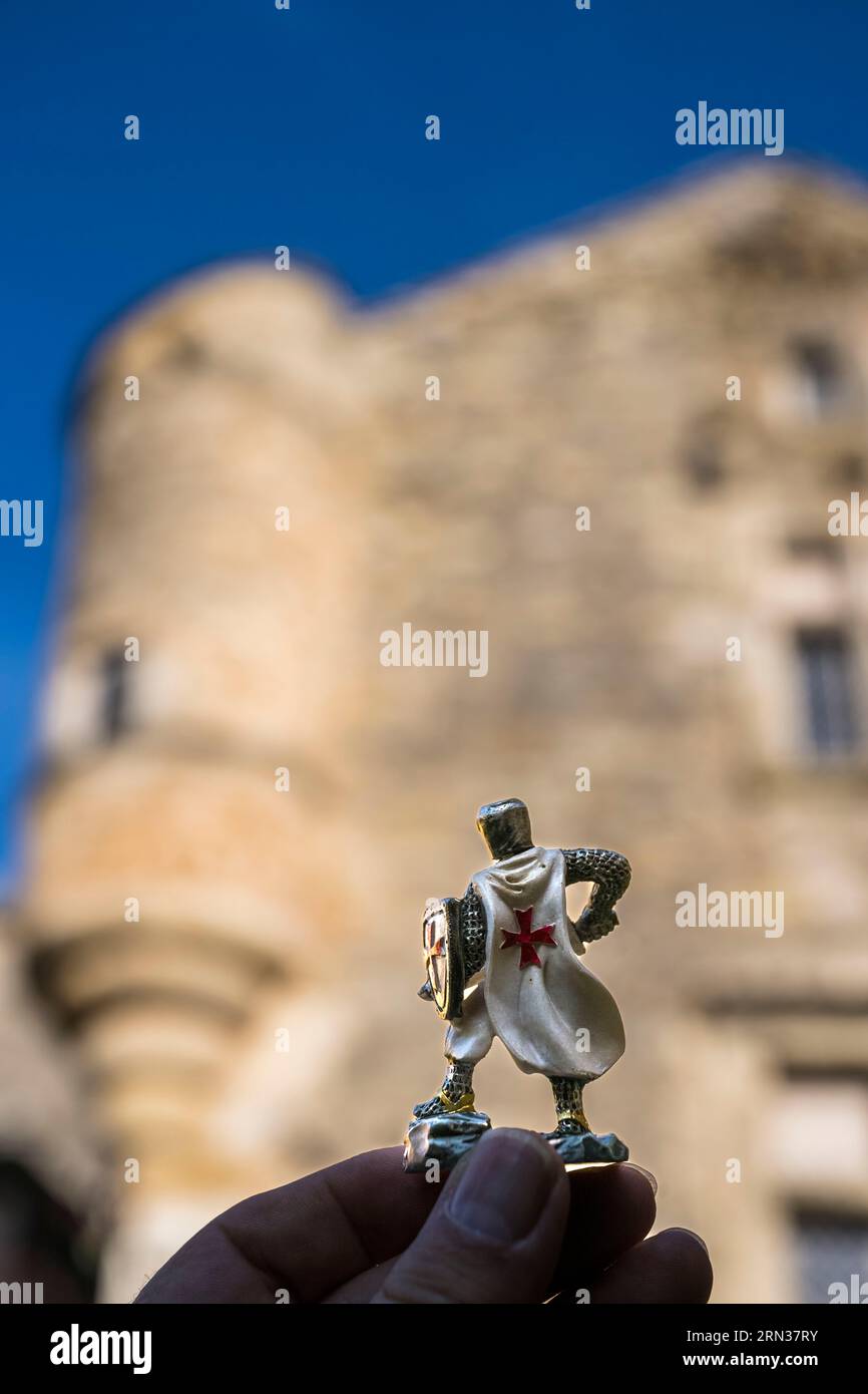 Frankreich, Aveyron, Causses und die Cevennen, Kulturlandschaft des mediterranen Agropastoralismus, von der UNESCO als Weltkulturerbe aufgeführt, Sainte-Eulalie-de-Cernon, Templerkommando, dann Hospitalerkommando des Ordens des Heiligen Johannes von Jerusalem, Miniatur eines Ritters des Tempelordens Stockfoto