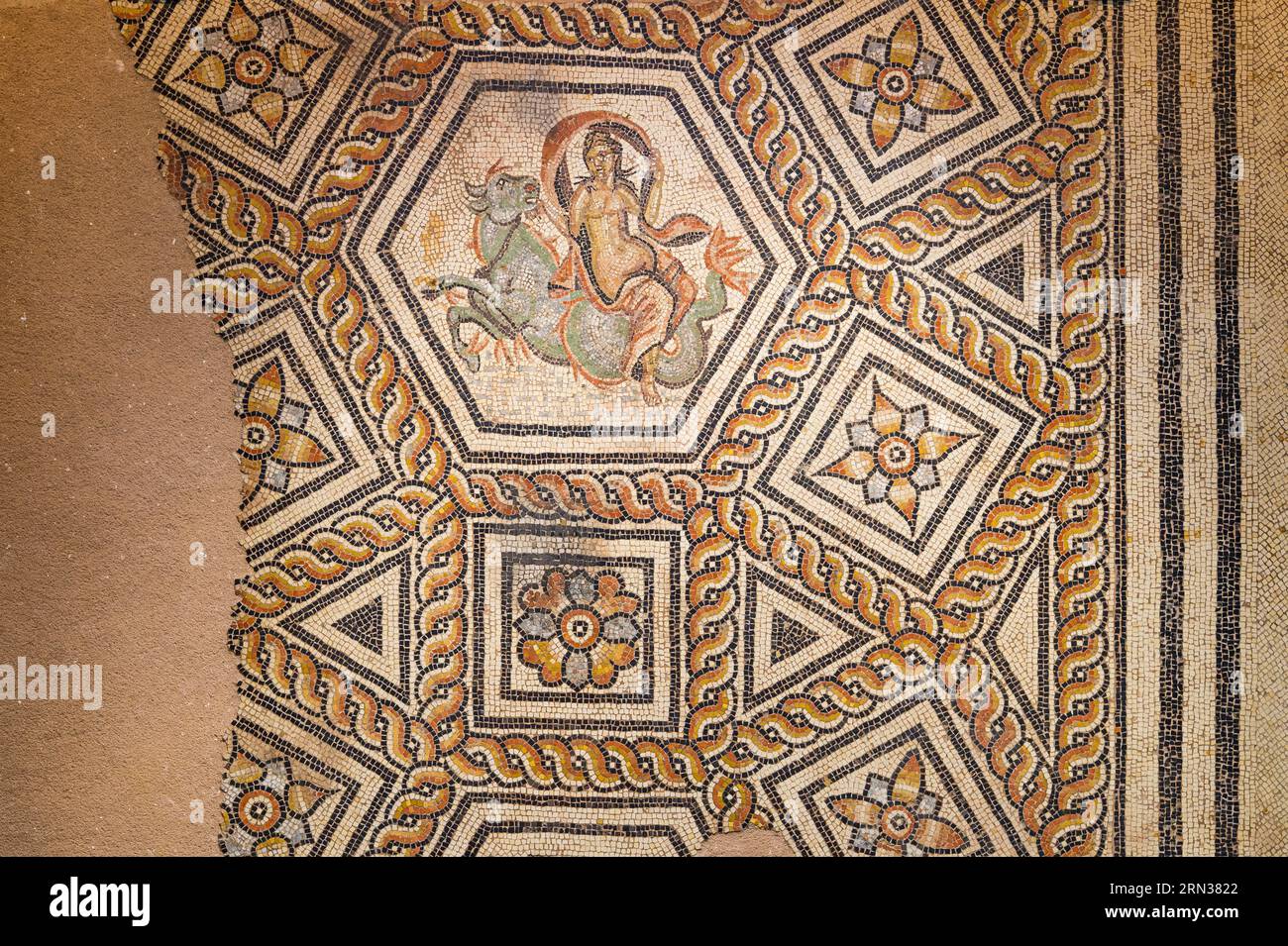 Frankreich, Gard, Nimes, Romanisches Museum (Musée de la Romanite), römisches Mosaik mit einer Nereid auf einem Seestier, Ende des 1. Bis Anfang des 2. Jahrhunderts n. Chr. Stockfoto