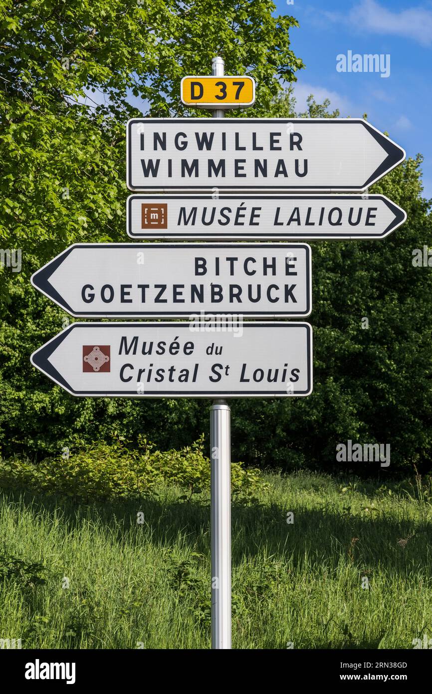 Frankreich, Moselle, Meisenthal, Straßenschilder Stockfoto