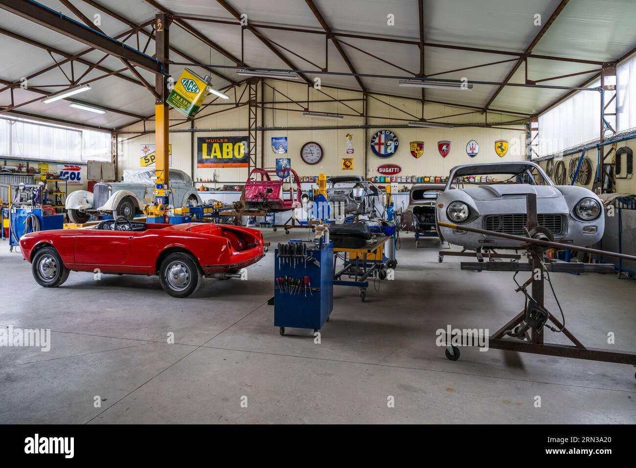 Frankreich, Yonne, Massangis, Karosserie im Vintage-Look von Patrick Capolungo, der Oldtimer aus ganz Frankreich restauriert Stockfoto