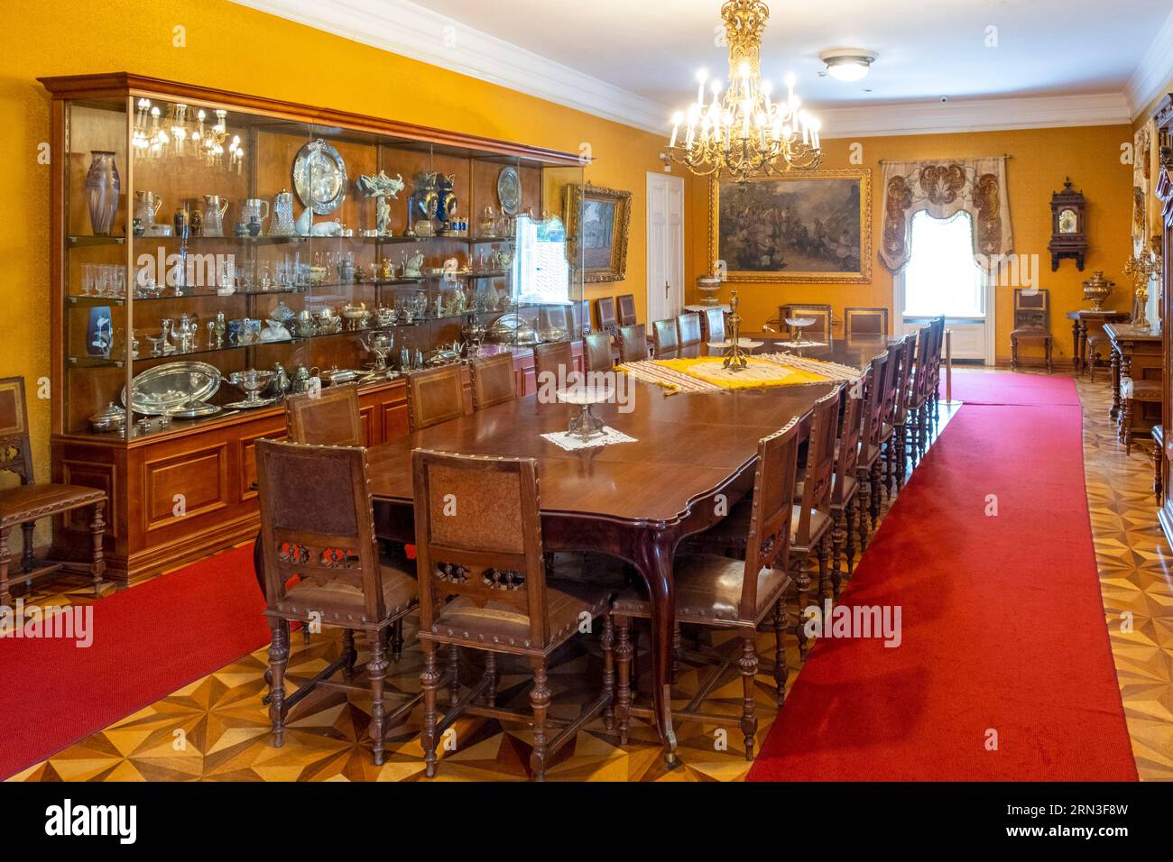 Montenegro, Zentralregion, Cetinje, historisches Zentrum, König Nikolas Museum, großer Speisesaal Stockfoto