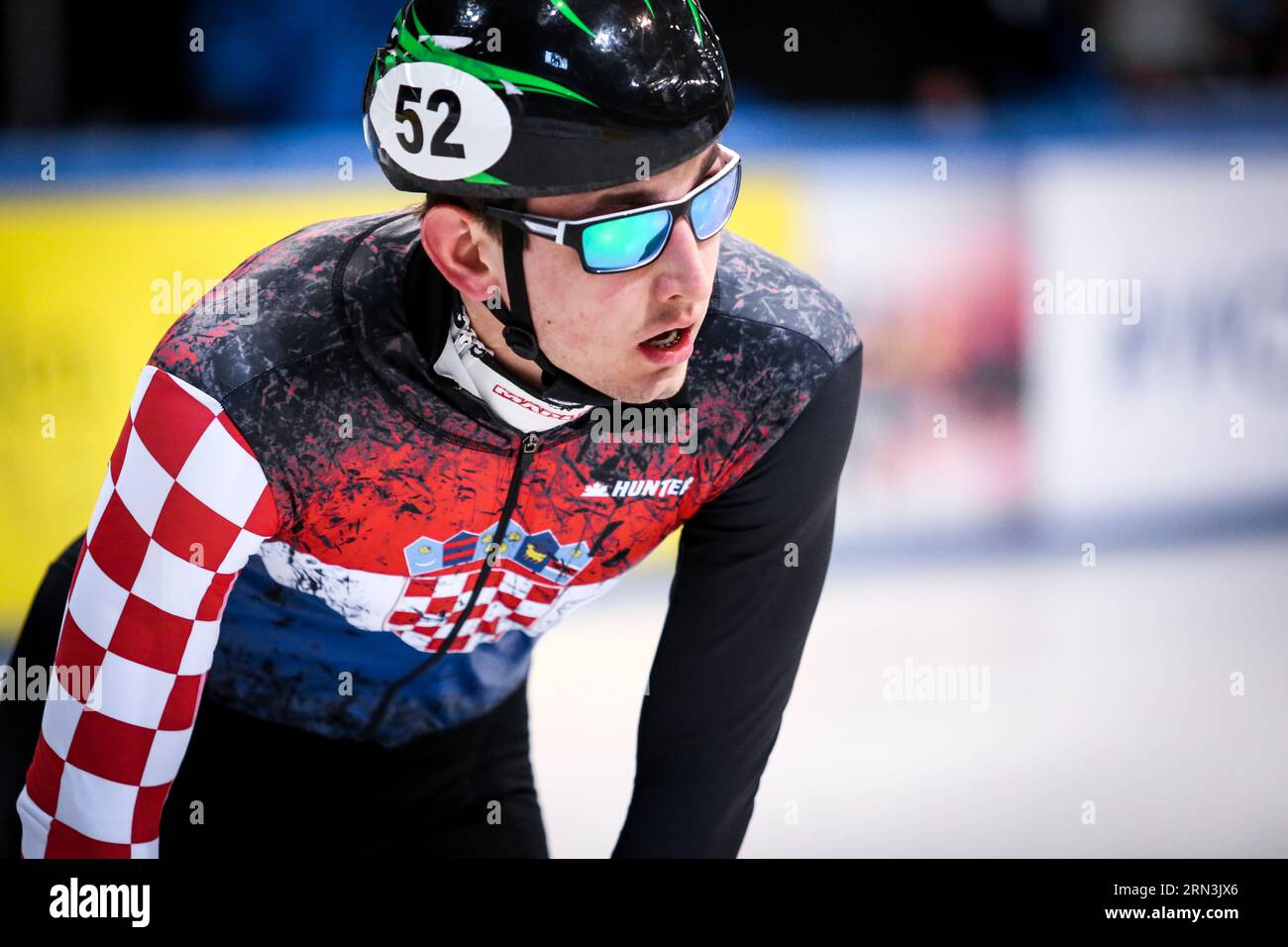 Dresden, 1. Februar 2019: Männlicher Skater Martin Kolenc aus Kroatien während der ISU Short Track Speed Skating World Championship Stockfoto