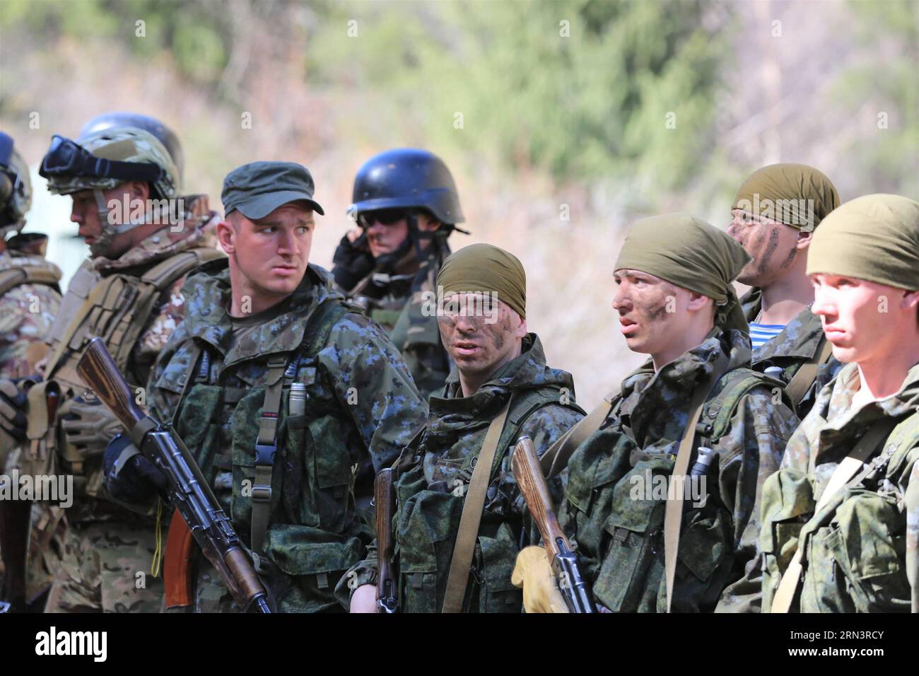 Soldaten nehmen am 24. April 2015 an der Ausübung der mitgliedsstaaten der Shanghai Cooperation Organization (SCO) in der Nähe von Bischkek, der Hauptstadt Kirgisistans, Teil. Die viertägige Übung endete am Freitag. ) (Zhf) KIRGISISTAN-BISHKEK-SCO-ÜBUNG römische PUBLICATIONxNOTxINxCHN Soldaten nehmen an der ÜBUNG der SCO-Mitgliedstaaten der Shanghai Cooperation Organization in der Nähe der Hauptstadt von Bischkek in Kirgisistan AM 24. April 2015 Teil der 4. Tag endete AM Freitag zhf Kirgisistan Bishkek SCO-ÜBUNG Novel PUBLICATIONxNOTxINxCHN Stockfoto