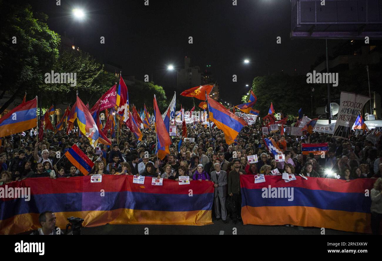 BUENOS AIRES, 28. April 2015 -- Mitglieder der armenischen Gemeinschaft, Sozial- und Menschenrechtsorganisationen und politische Parteien nehmen am 28. April 2015 an einem marsch vor der türkischen Botschaft in Buenos Aires, Argentinien, zum 100. Jahrestag des Völkermords an den Armeniern Teil. Martin Zabala) (jp) ARGENTINIEN-BUENOS AIRES-JAHRESTAG-ARMENISCHER VÖLKERMORD e MARTINxZABALA PUBLICATIONxNOTxINxCHN Buenos Aires April 28 2015 Mitglieder der Armenischen Gemeinschaft Sozial- und Menschenrechtsorganisationen und politischen Parteien nehmen AM April an einem Marsch vor der türkischen Botschaft in Buenos Aires Argentinien Teil Stockfoto