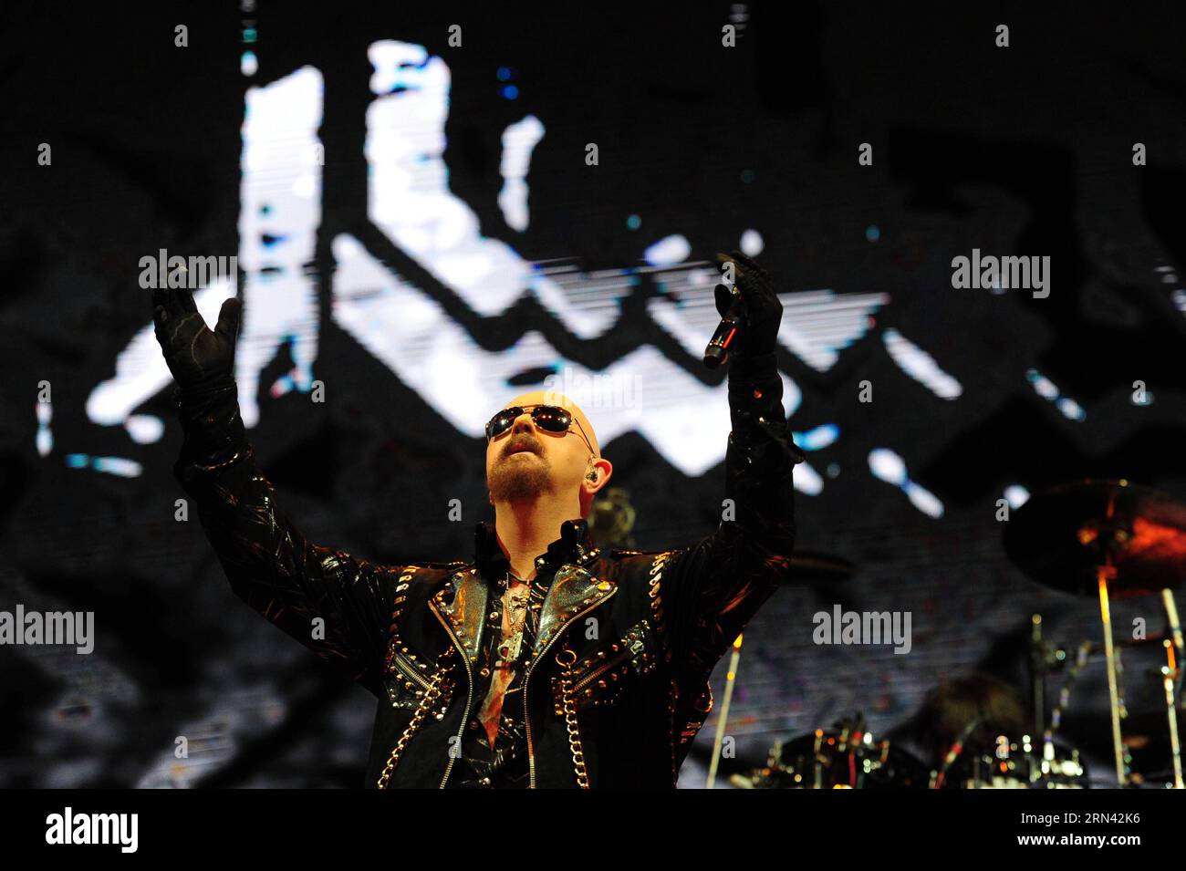 (150503) -- BUENOS AIRES, 3. Mai 2015 -- Rob Halford, britischer Musiker und Sänger von Judas Priest, nimmt in den letzten Stunden des 2. Mai 2015 am Monsters of Rock Festival in der Soldati Villa in Buenos Aires, Argentinien, Teil. Maximiliano Luna/TELAM) (da) ARGENTINA-BUENOS AIRES-MUSIC-FESTIVAL e TELAM PUBLICATIONxNOTxINxCHN Buenos Aires 3. Mai 2015 Rob Halford britischer Musiker und Sänger von Judas Priest nimmt am Monster of Rock Festival in der Stadt Rock Estate in der Villa in Buenos Aires Argentinien in den Laststunden des 2. Mai 2015 Luna Teil Telam da, Arge Stockfoto