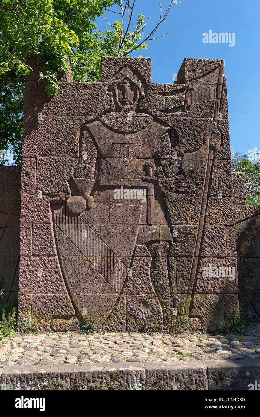 Sandsteinrelief eines Ritters, vor dem Eingang zur Festung Emmendingen, Baden-Württemberg, Deutschland Stockfoto