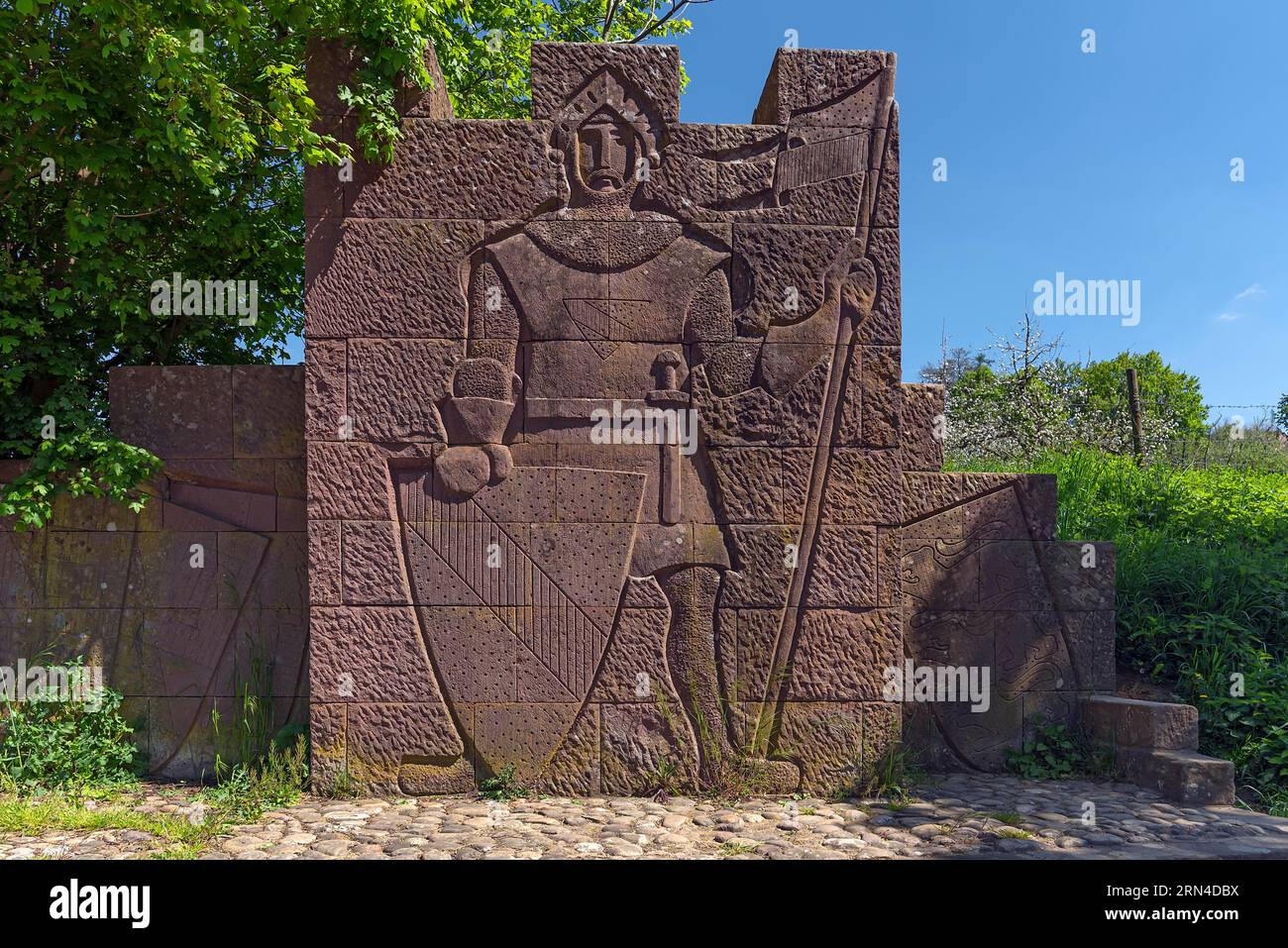 Sandsteinrelief eines Ritters, vor dem Eingang zur Festung Emmendingen, Baden-Württemberg, Deutschland Stockfoto