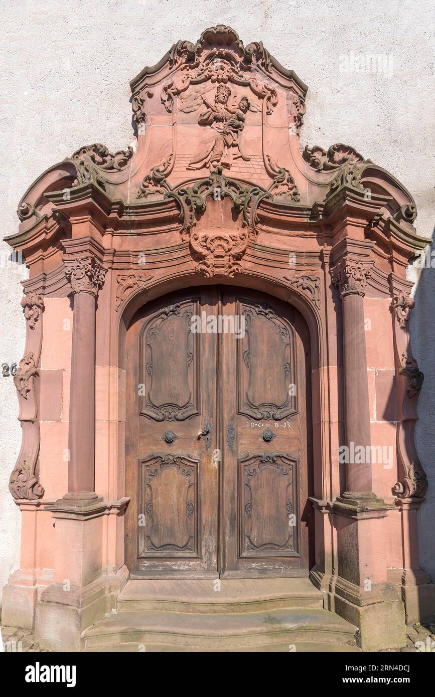 Eingangsportal der barocken Wallfahrtskirche St. Landelin, Ettenheimmuenster, Baden-Württemberg, Deutschland Stockfoto