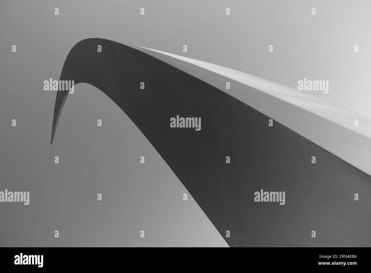 Air Force Memorial Turmspitze, Foxcroft Heights, Arlington. Schwarzweiß-Foto, das aus nächster Nähe einen Blick auf das Denkmal vor dem Himmel zeigt. Stockfoto