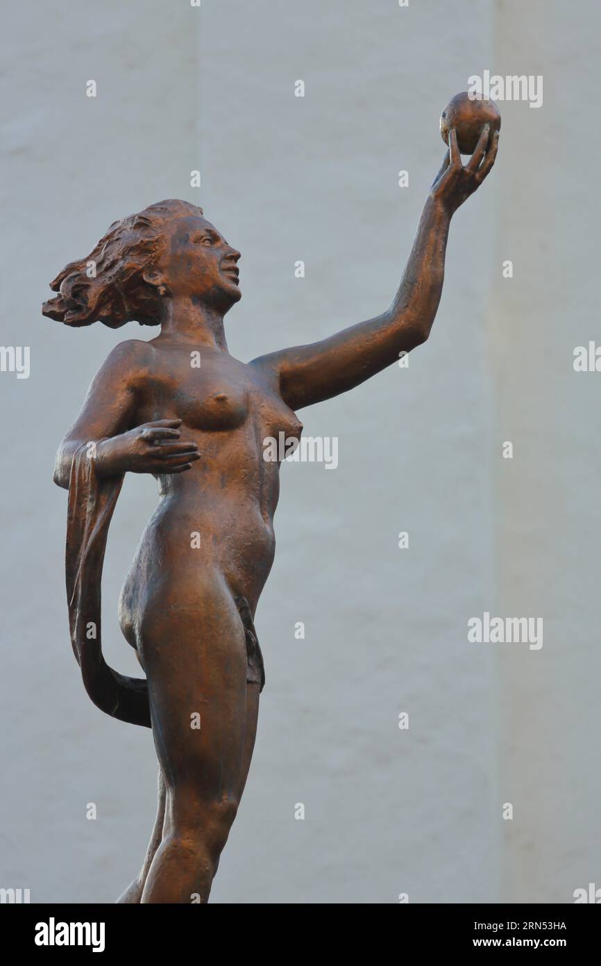 Fortuna römische Göttin des Glücks und des Schicksals im Brunnentempel, Festung Marienberg, Göttin des Glücks und des Schicksals, Mythologie, Frau, Figur, Kugel Stockfoto