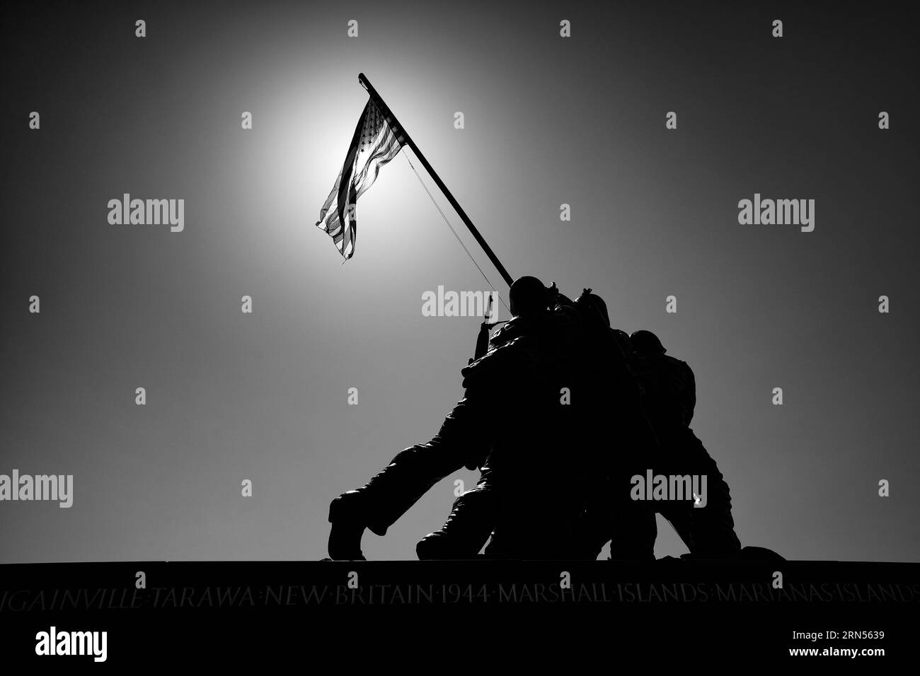ARLINGTON, VA, Vereinigte Staaten – das Iwo Jima Memorial, auch bekannt als Marine Corps war Memorial, ist eine machtvolle Hommage an die Tapferkeit der US Marines während des Zweiten Weltkriegs Stockfoto