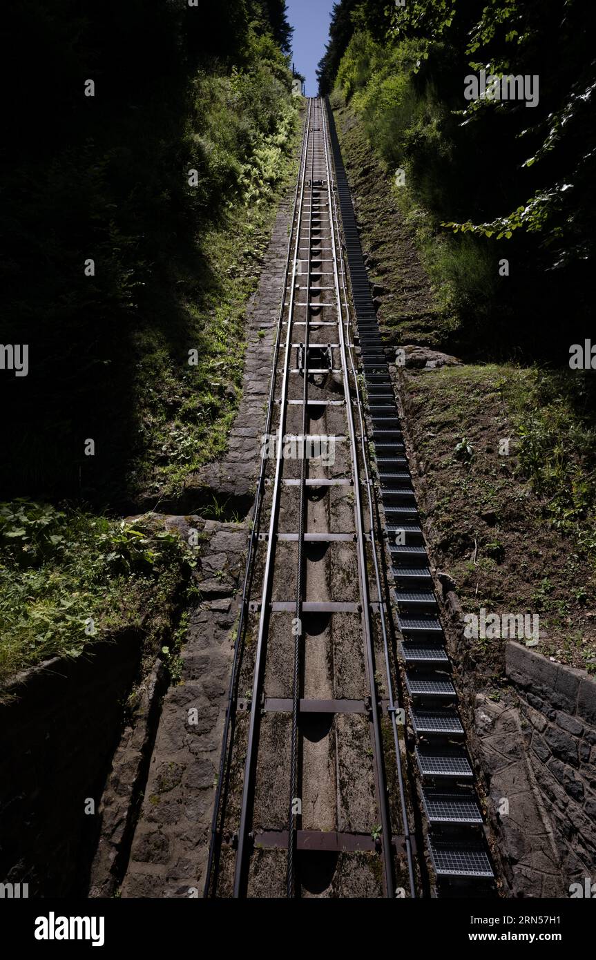 Historische Standseilbahn von der Belle Epoque, Kabel und Gleise, Mont-Dore, Puy-de-Dome-Departement, Auvergne-Rhone-Alpes Stockfoto