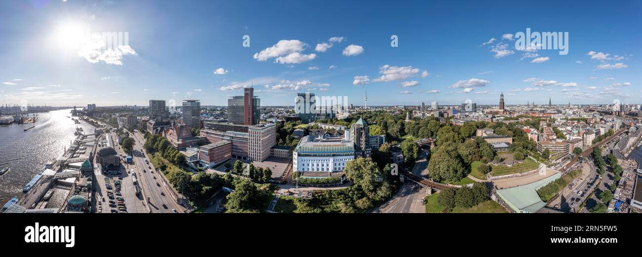 Großes Panorama, Drohnenaufnahme, Luftaufnahme, Hamburger Hafen mit Landeplatz, Weitblick über die Stadt, Saint Pauli, Hamburg, Deutschland Stockfoto