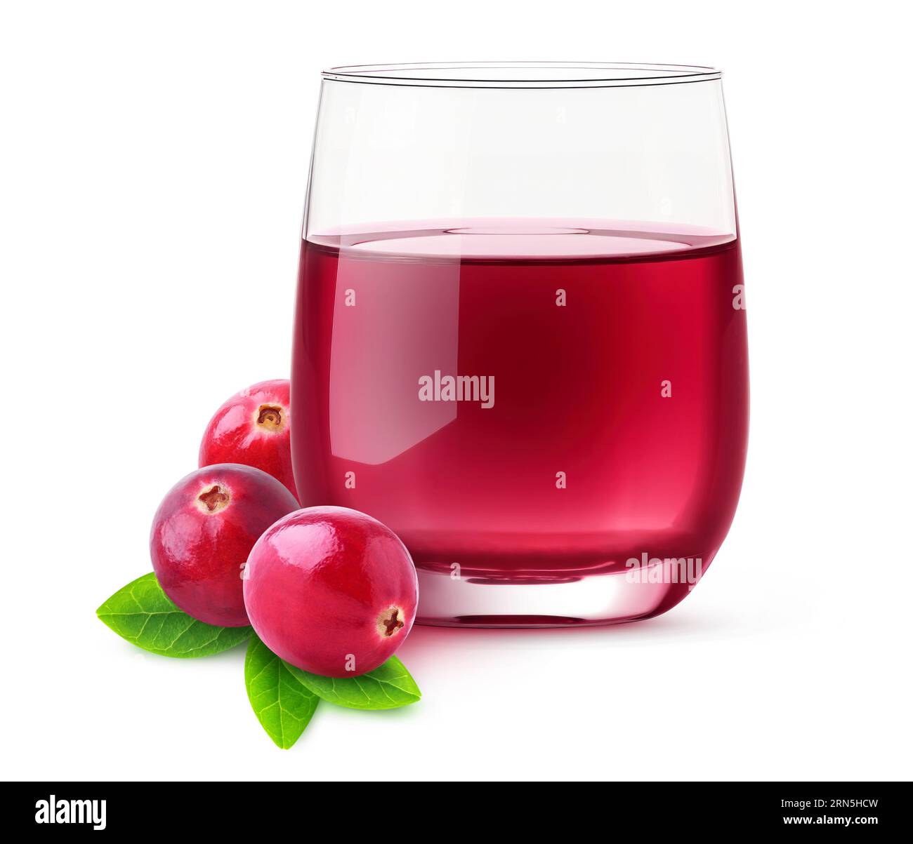 Cranberry-Drink im Glas, isoliert auf weißem Hintergrund Stockfoto