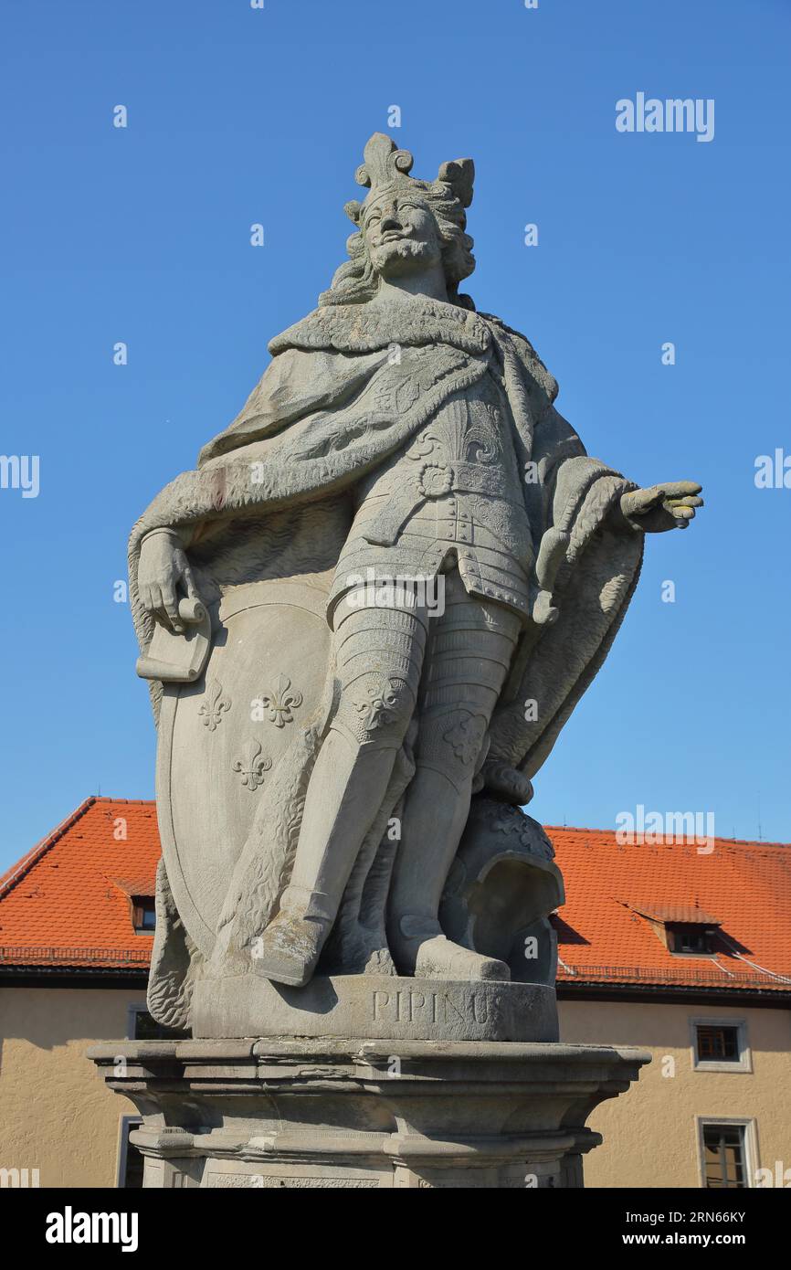 Skulptur Pippin der jüngere, fränkische mittelalterliche König, kurz, klein, III, Alte Mainbrücke, Würzburg, Unterfranken, Franken, Bayern, Deutschland Stockfoto