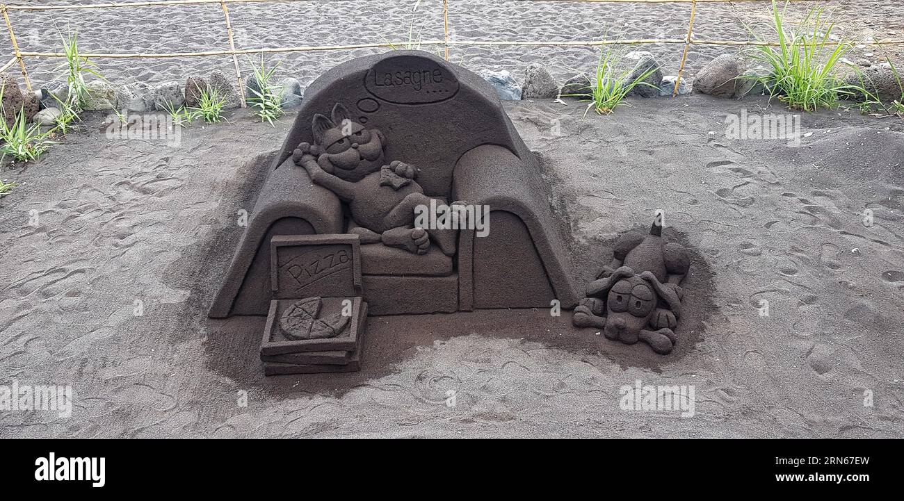 Figur aus Sand, Garfield, Praia Formosa, Funchal, Insel Madeira Stockfoto