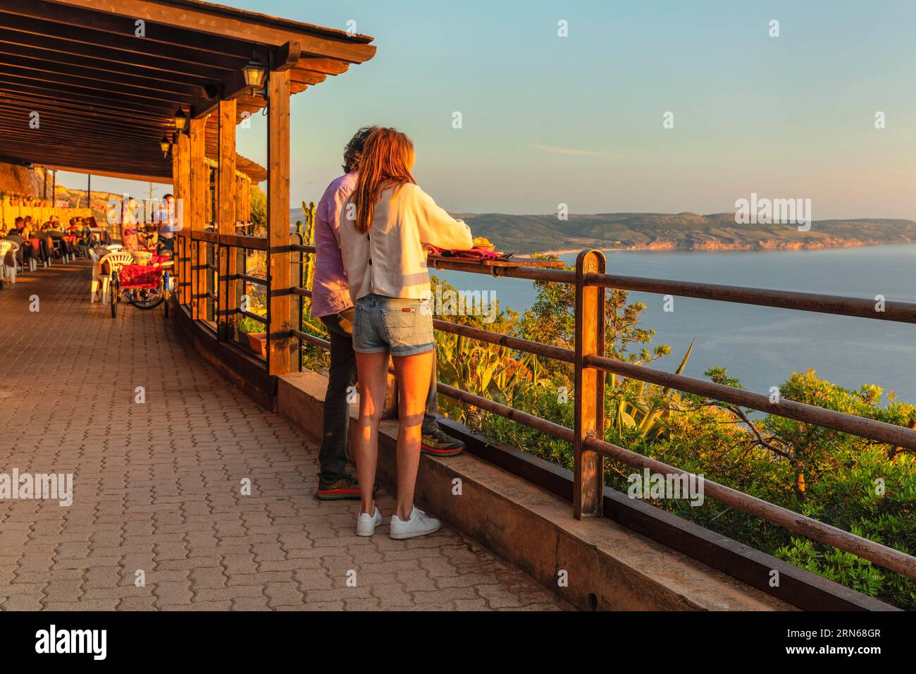 Restaurant am Aussichtspunkt über der Laveria Lamarmora Mine, Nebida, Provinz Sud Sardegna, Sardinien, Italien, Nebida, Sardinien, Italien Stockfoto