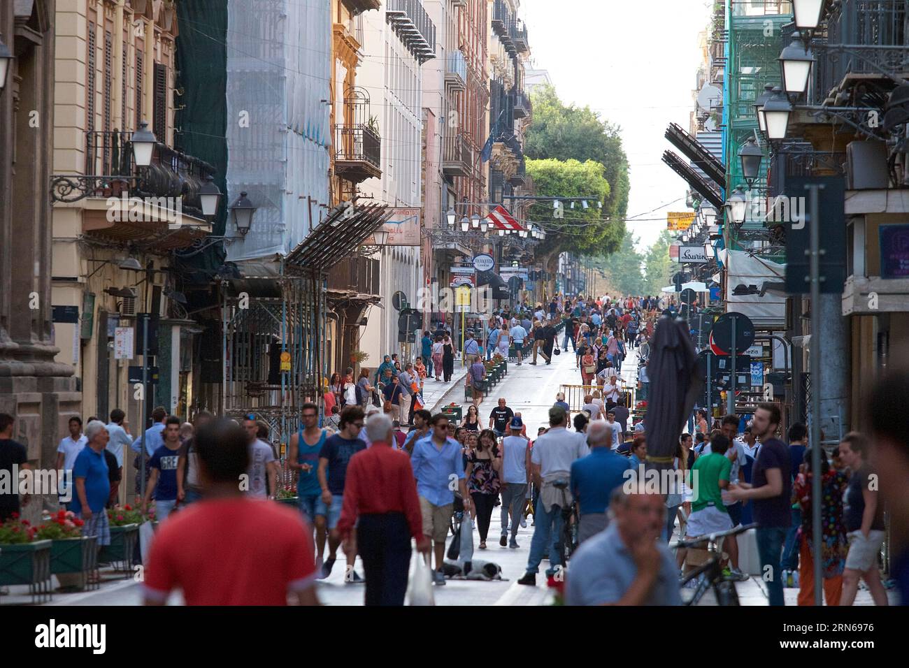 Belebte Fußgängerzone, Palermo, Hauptstadt, Sizilien, Italien Stockfoto