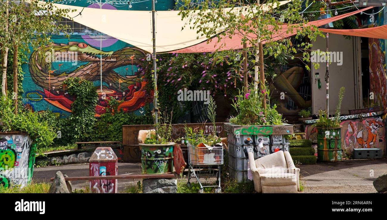 Vogeltraenke, Subkultur als Alternative zur traditionellen Hochkultur der Landeshauptstadt Wiesbaden, Kreativfabrik, Hessen Stockfoto