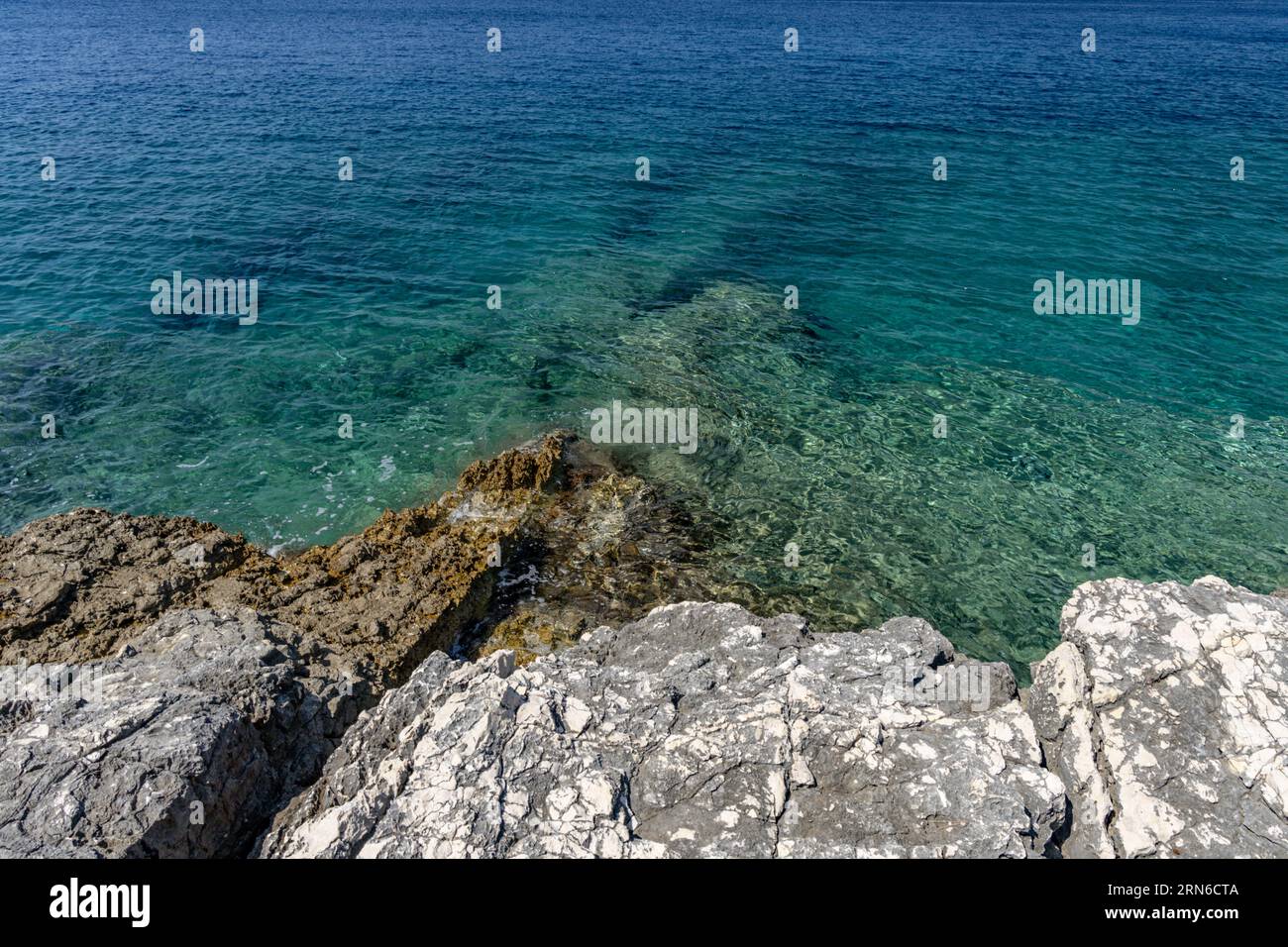 Kieselstrand Urlaub an der Adria in Pula Istrien Kamenjak in Kroatien Stockfoto